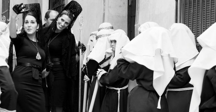 Encaje con Alma: el Origen y Significado de la Mantilla Española